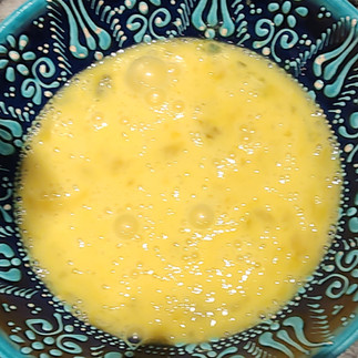 eggs uncooked, scrambled