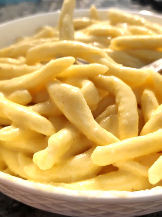 This better-for-you version of mac and cheese stovetop, is made with a clean ingredients only (yes, real cheese in here!), nourishing good quality butter, & your favorite noodle shape. I chose the Maccheroni al Ferretto.