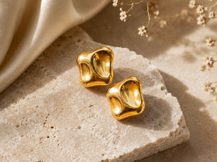 How to Style a Necklace and Earrings for Every Occasion