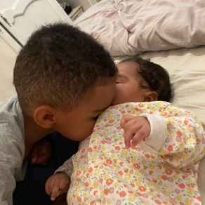 calin entre frere et soeur