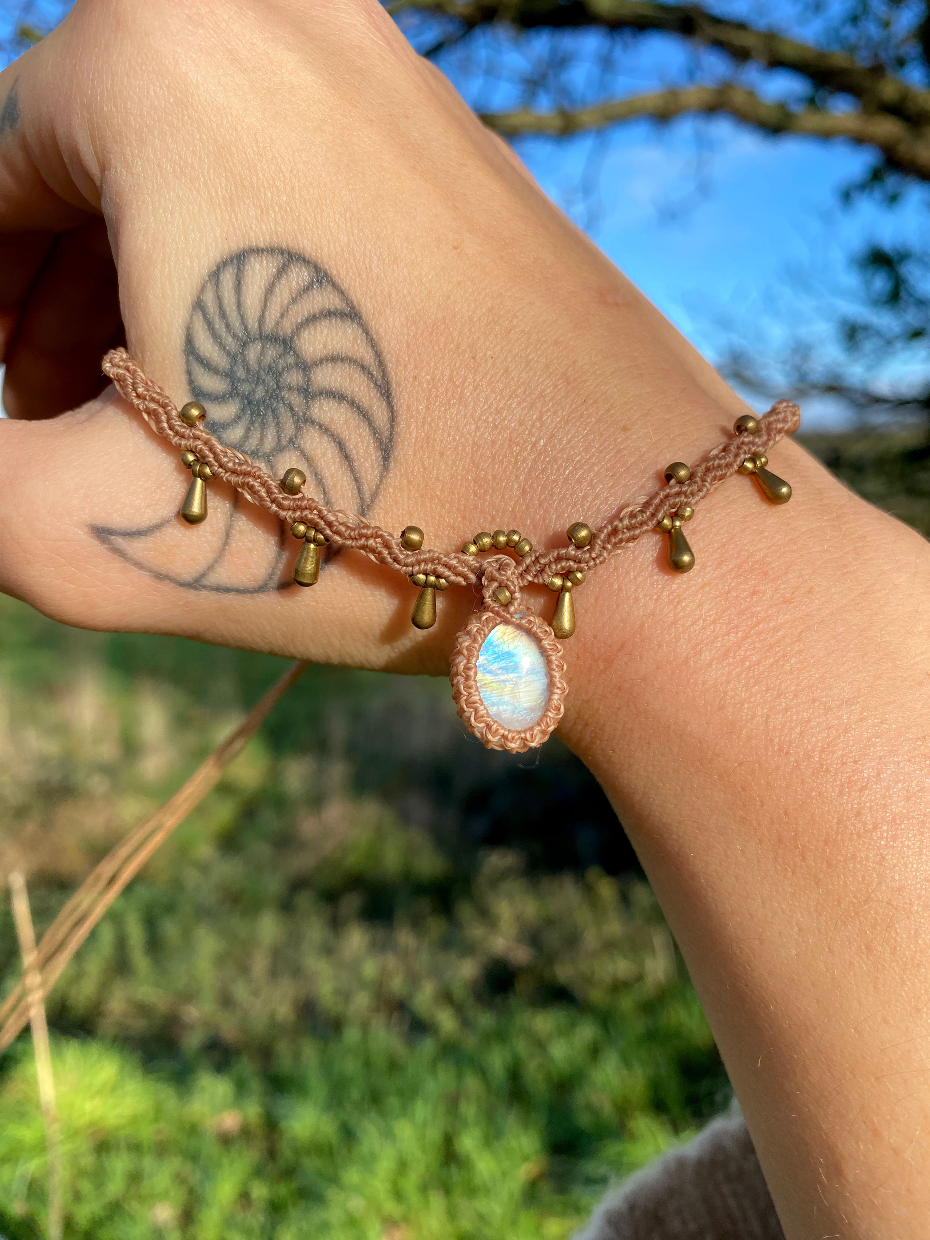 FOLLOW YOUR INTUITION Regenbogen Mondstein Choker || UNIKAT