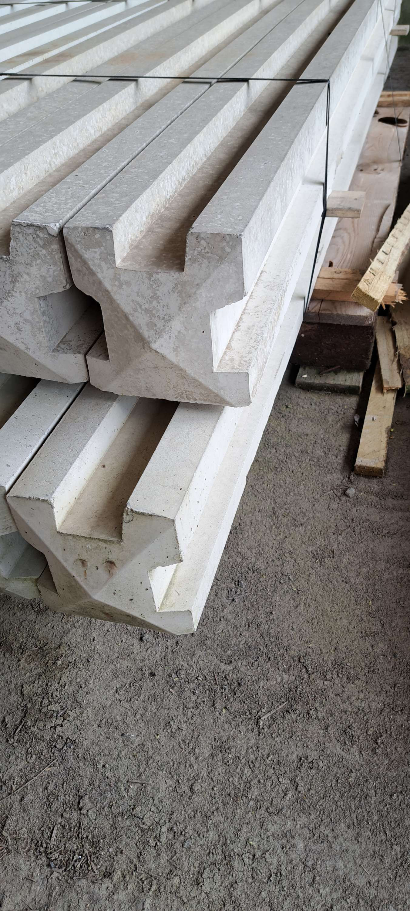 2 & 3 Way Corner Concrete Posts