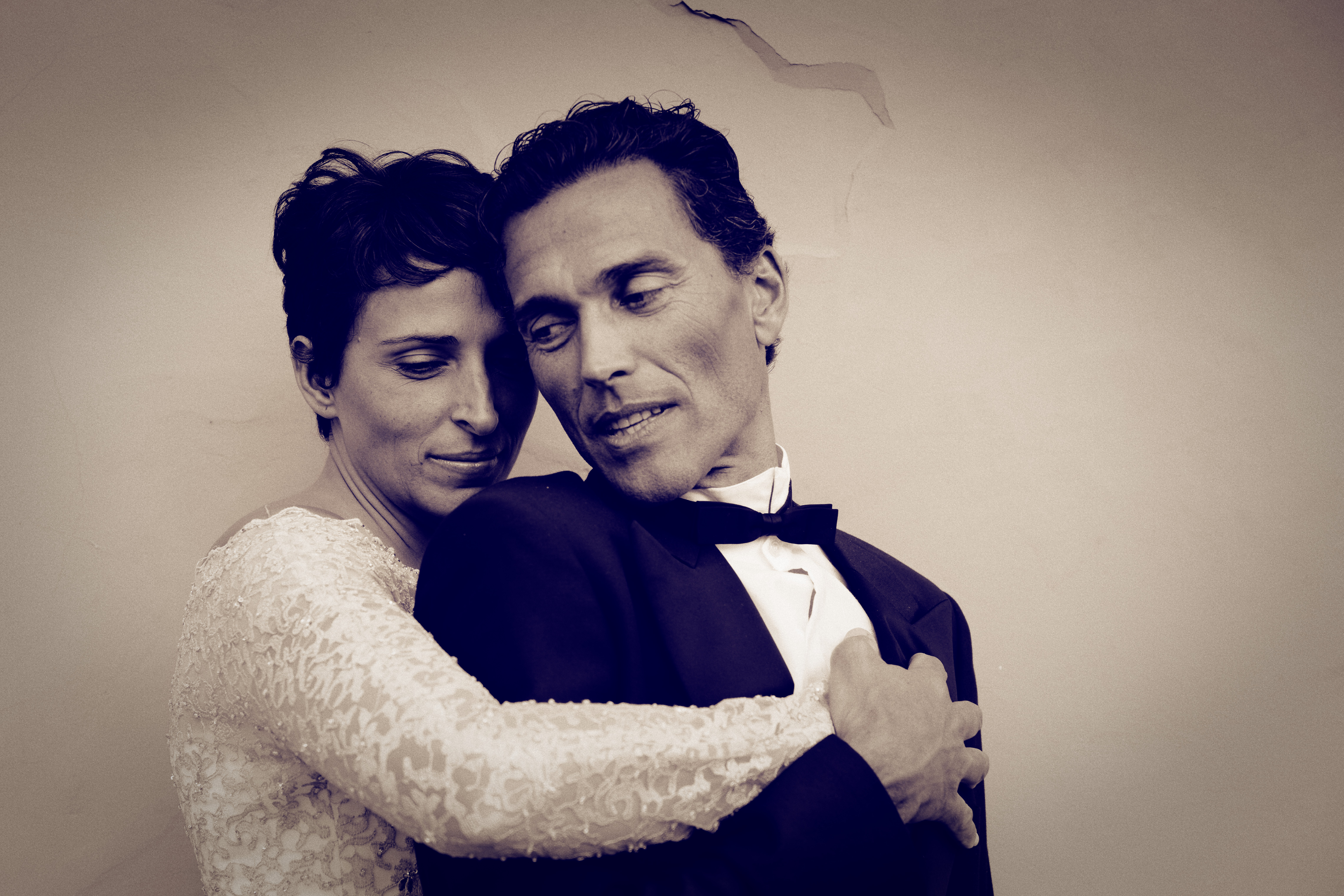 Wedding portrait: Hug 3.