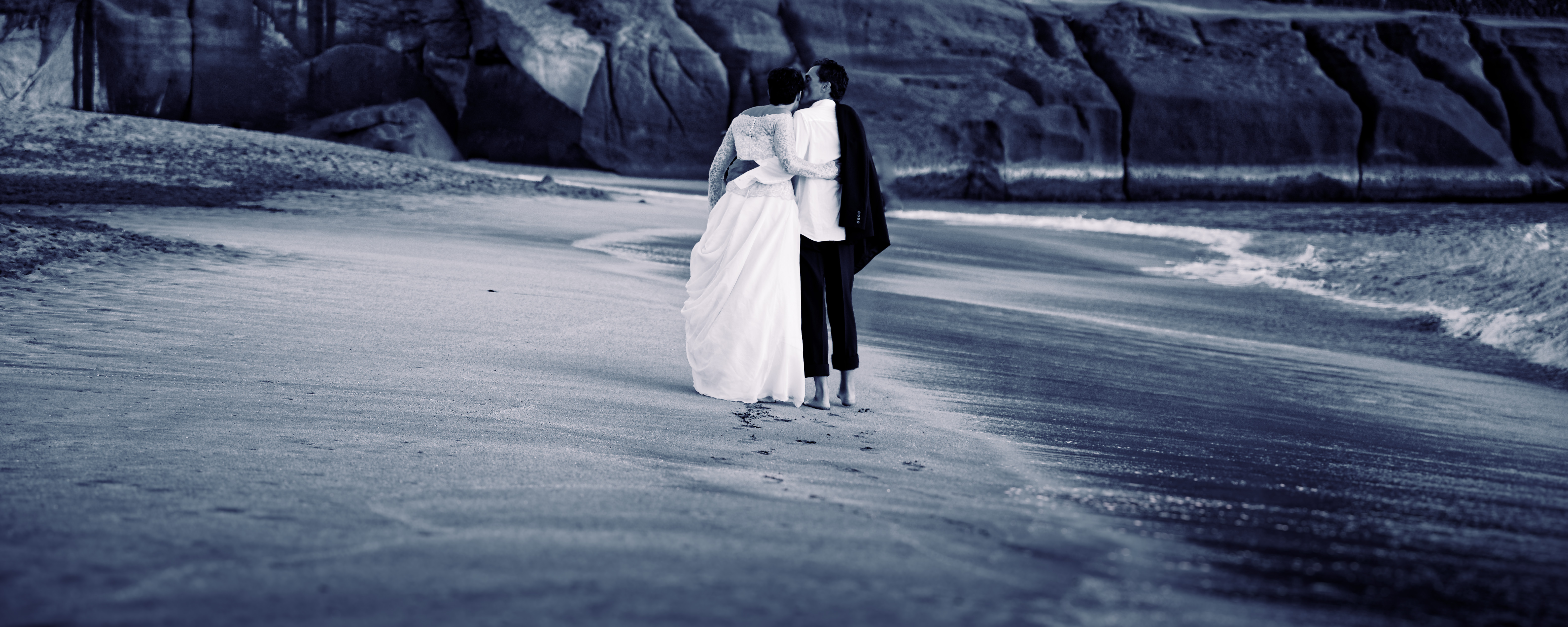 Wedding portrait: Beach walk 3