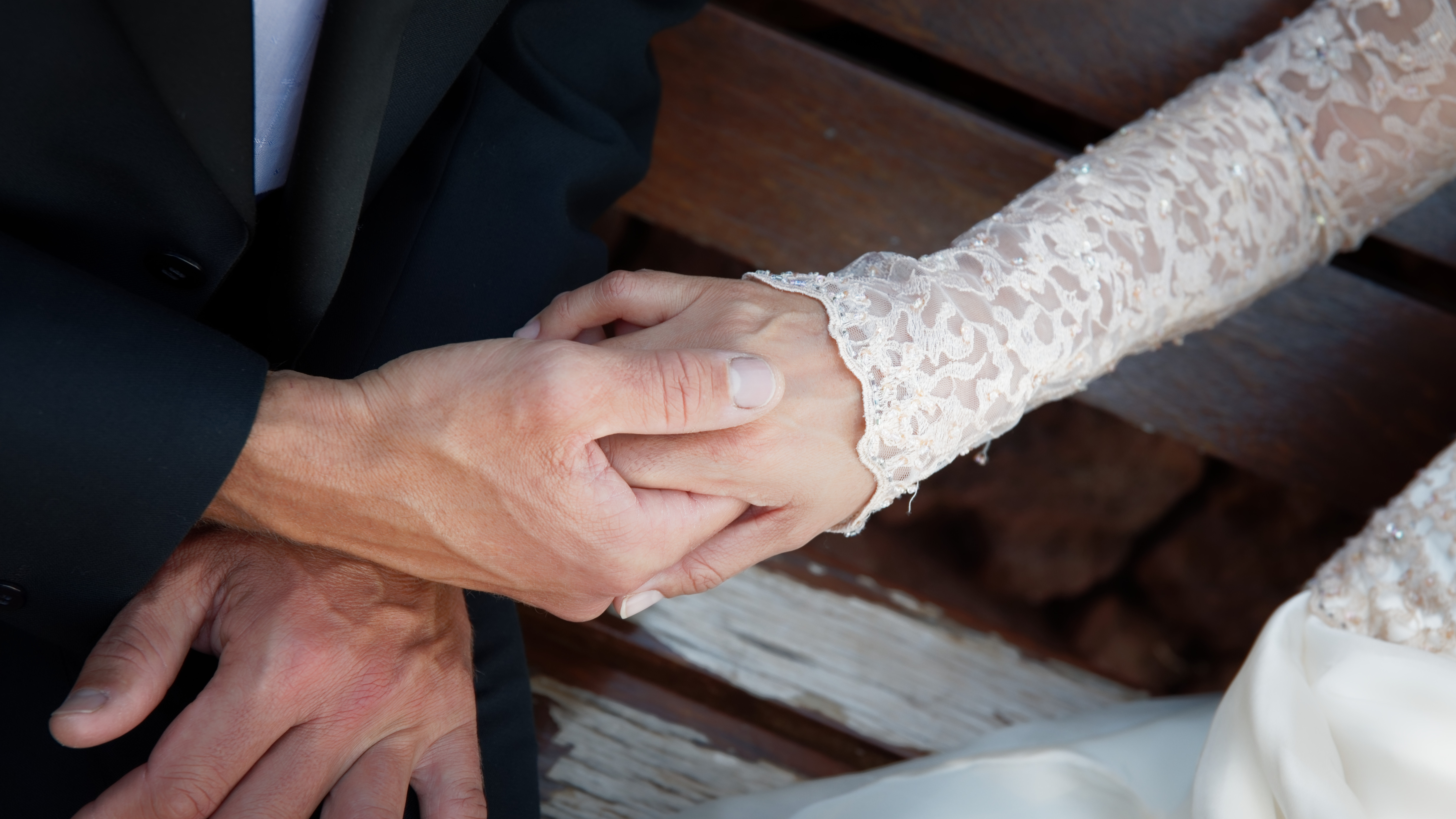 Wedding portrait: Holding hands