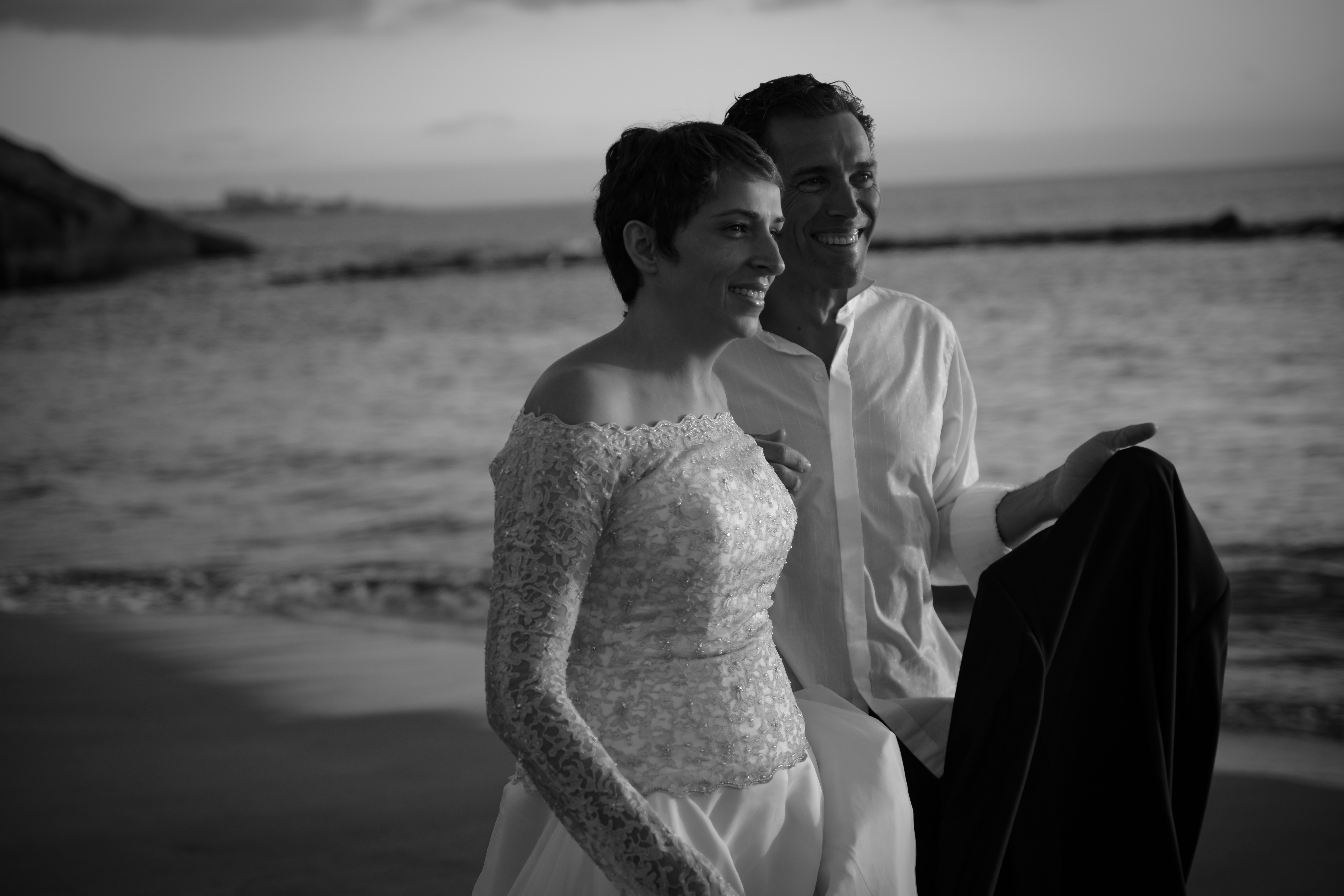 Wedding portrait: Beachwalk 2