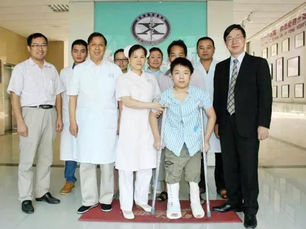 The individual, who has been crawling for 10 years due to myelomeningocele preventing normal bowel and bladder function, is undergoing treatment at Xiao Chuan-Guo Hospital
