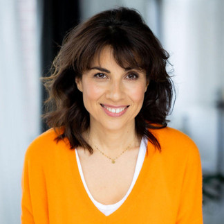 Spécialiste du langage corporel et créatrice de plusieurs formations en ligne sur le non verbal, Olga donne de nombreuses conférences à l'international sur le pouvoir des gestes.
Sa conférence vous apprendra à décoder les gestes et les attitudes de vos interlocuteurs.
Vous saurez également comment faire pour que votre corps devienne votre meilleur allié afin d'augmenter votre estime et votre confiance.