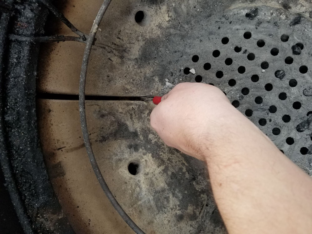 Kamado Joe lid won't latch or close? Find check out the easy fix!