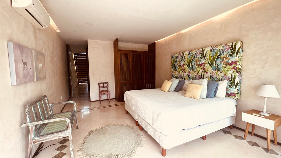 Great Deal! 2 bedroom penthouse located in the exclusive community of Aldea Zama. Its sold completely furnished & equipped. It has 3 beautiful terraces, one with a priva plunge pool.

__

¡Excelente oferta! Penthouse de 2 habitaciones ubicado en la exclusiva comunidad de Aldea Zama. Se vende completamente amueblado y equipado. Cuenta con 3 hermosas terrazas, una de ellas con una piscina privada tipo plunge.