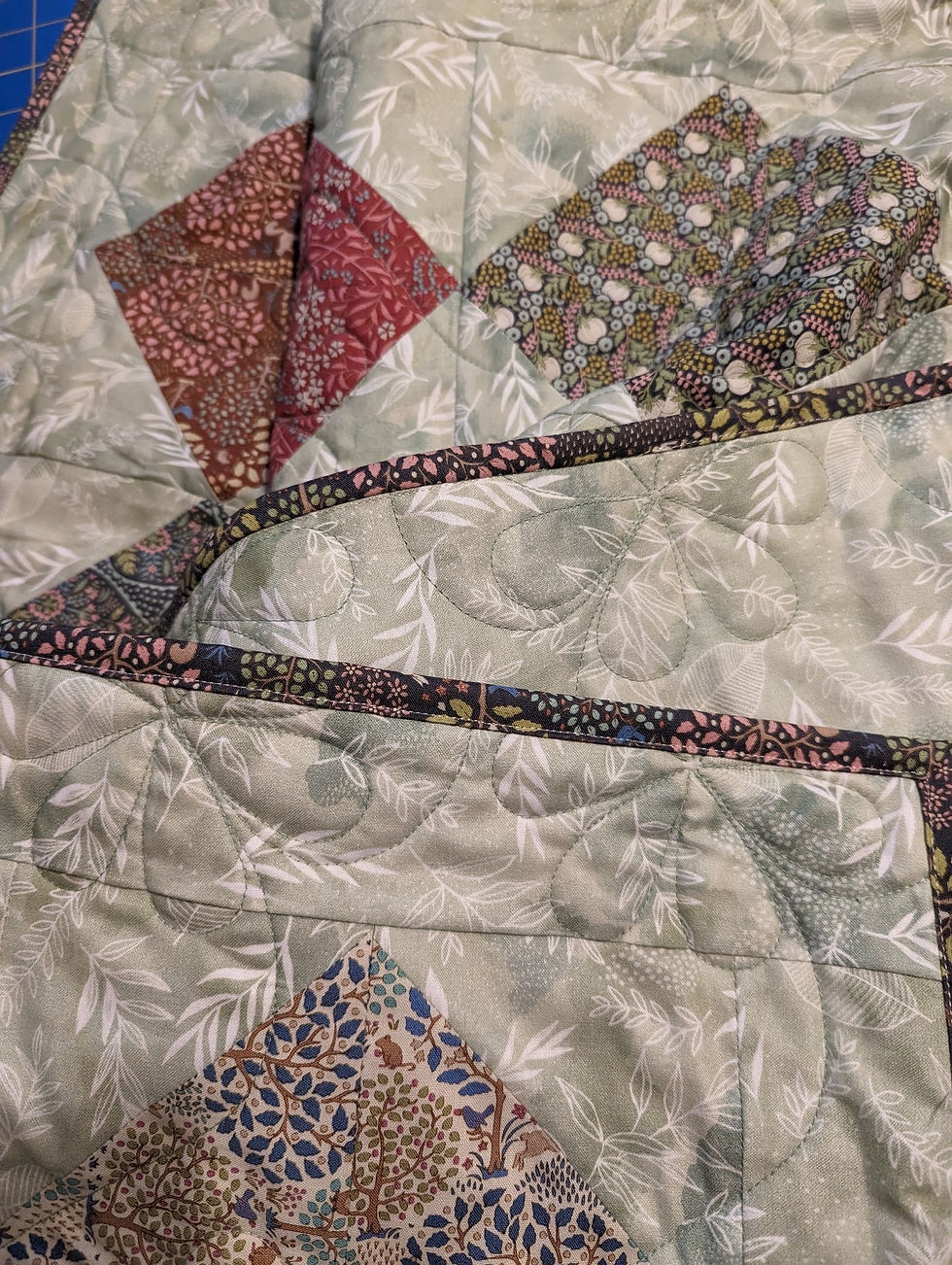 Binded edge of quilt