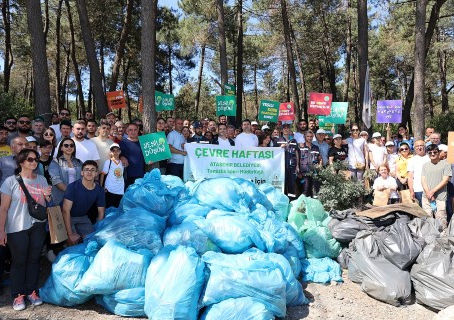 Avuçiçi kadar ormandan 1 ton atık toplandı