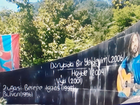 Sanatçı Kazım Koyuncu vefatının 19. yılında Artvin'deki mezarı başında anıldı
