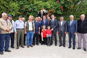 Bilecik Valisi Aygöl köy köy dolaşıyor