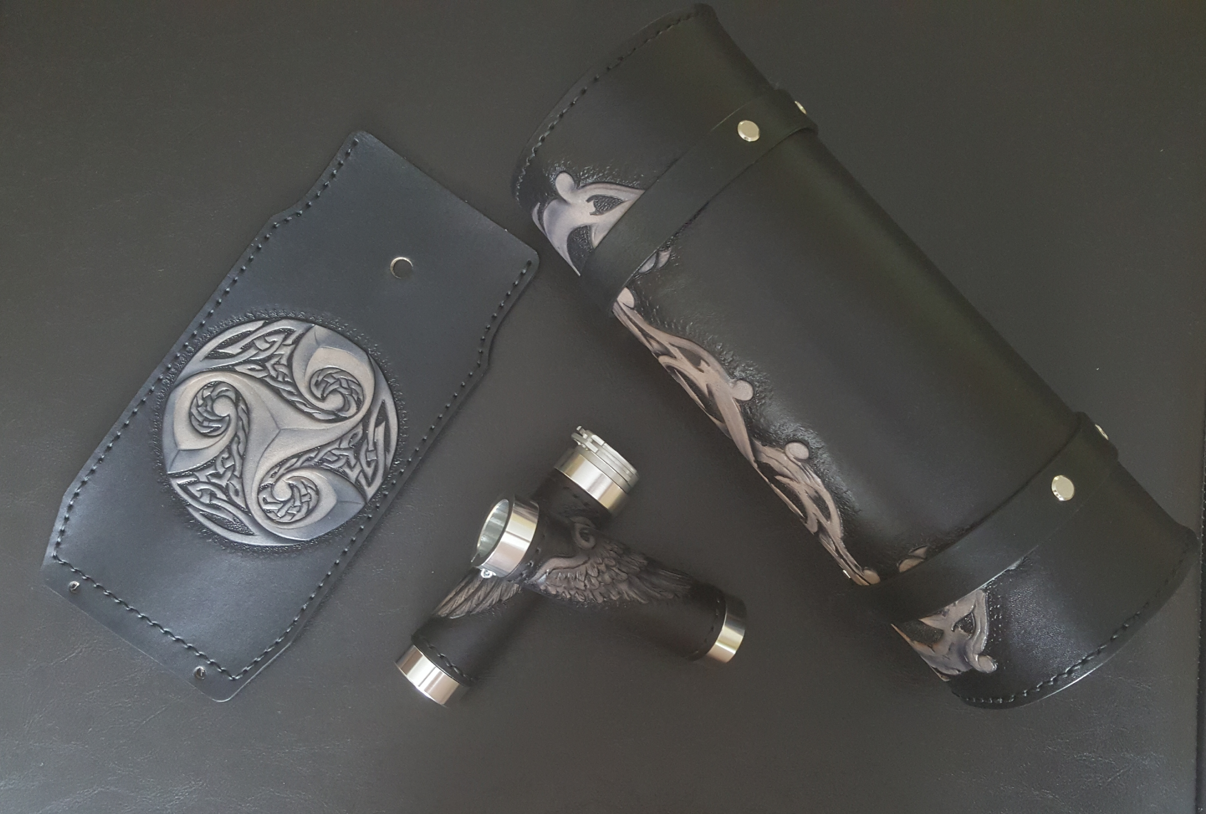 Set of rollbag, grips and tank bib