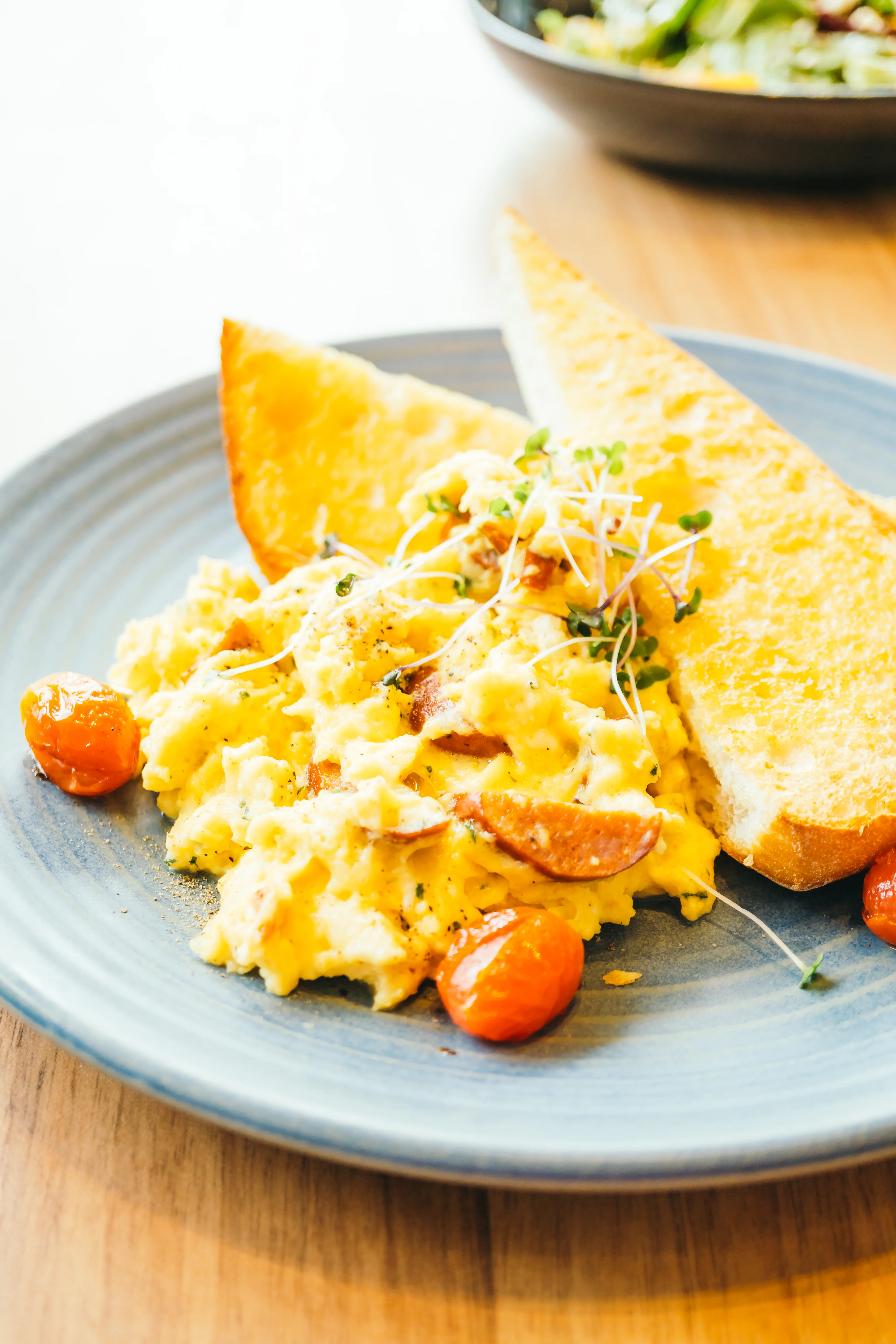 Balancing Social Life and Healthy Eating: Tips for Dining Out