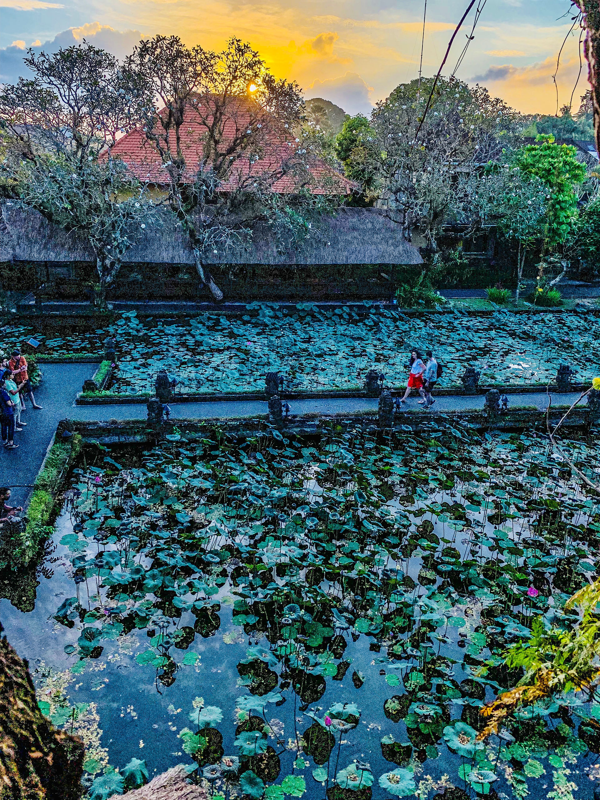 bali temple couché de soleil