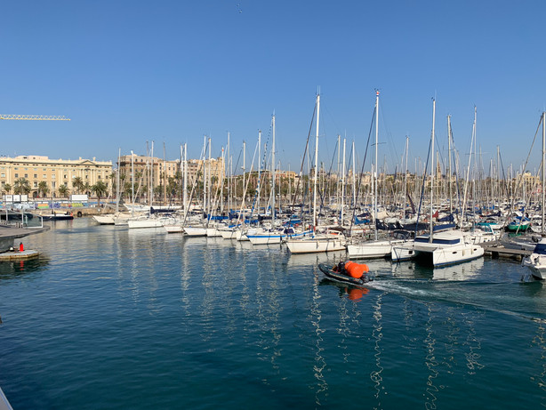 Le port de Barcelone et les bateaux 