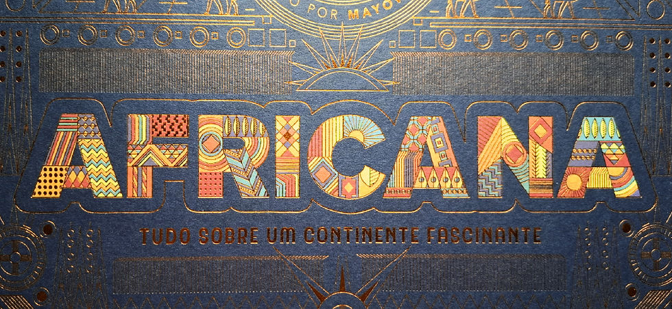 Foto com foco no título do livro "Africana"