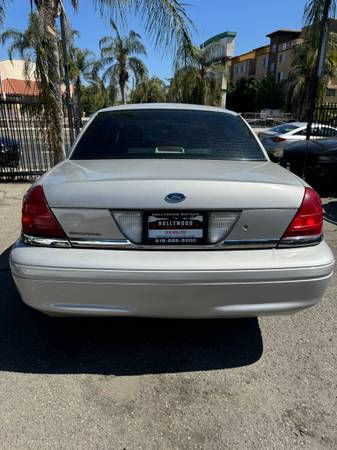 Thumbnail: 2005 Ford Crown Victoria