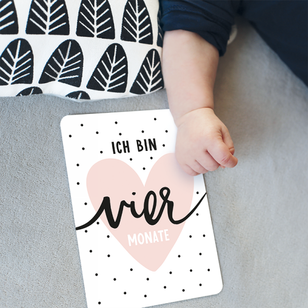 Miniaturbild: Meilensteine - Box für das 1. Lebensjahr (Mädchen) | Geschenkbox mit Karten