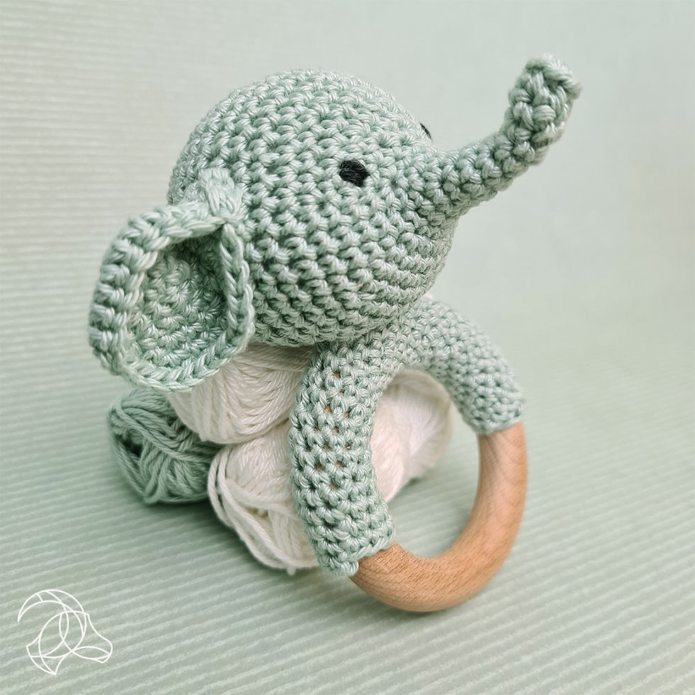 Miniaturbild: HardiCraft Rassel Elefant Babyrassel Häkelset | DIY Geschenkset