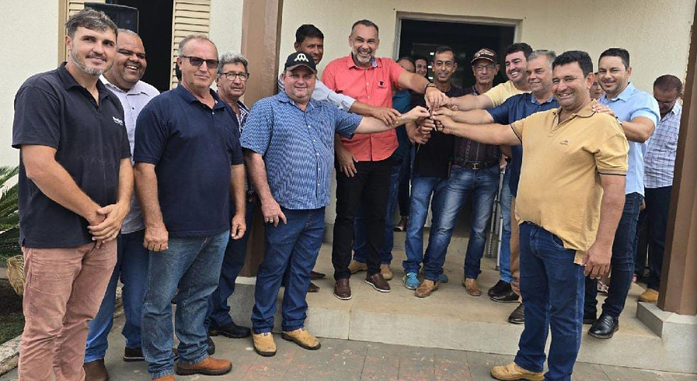A frota municipal de Três Ranchos ganhou um reforço estratégico nesta quinta-feira (08). O prefeito Haroldo Calaça recebeu oficialmente uma motoniveladora zero quilômetro, fruto de uma parceria produtiva entre o Senador Wilder Moraes e a Deputada Federal Flávia Moraes, via emenda parlamentar.