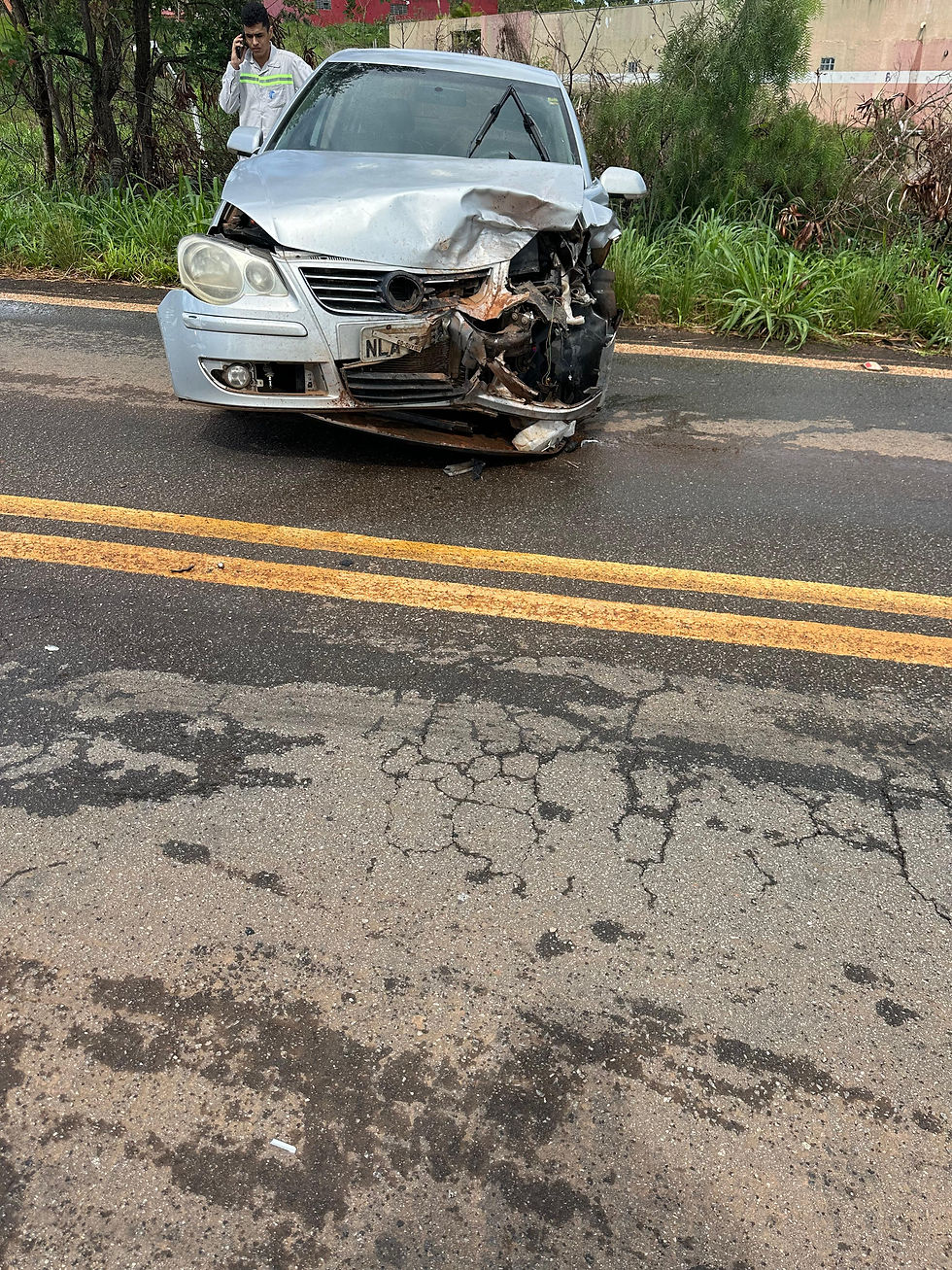 Uma colisão frontal entre um carro de passeio e uma picape utilitária mobilizou equipes de resgate na tarde desta quarta-feira (31), em Catalão. O acidente ocorreu por volta das 13h45, na GO-330, perímetro urbano de saída para Ouvidor, nas proximidades do radar do bairro Castelo Branco.