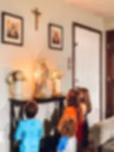 crianças a rezar