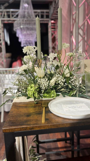 Blüteninstallation von BlumenKnecht als Blickfang einer Veranstaltung