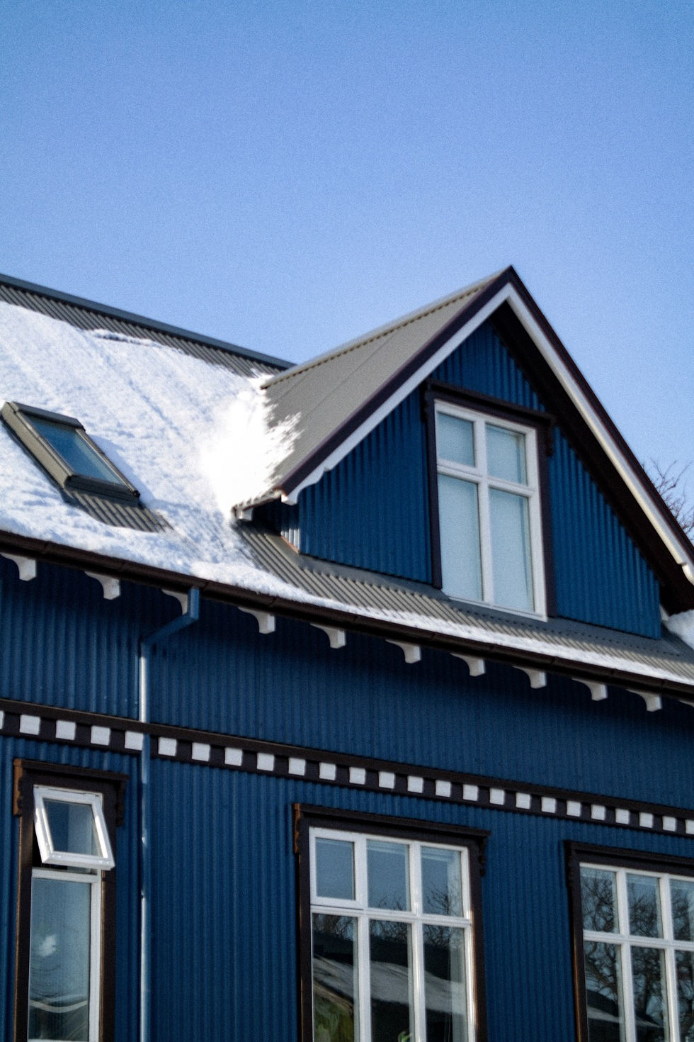 tetto di una casa blu nel cuore della capitale islandese, Reykjavík