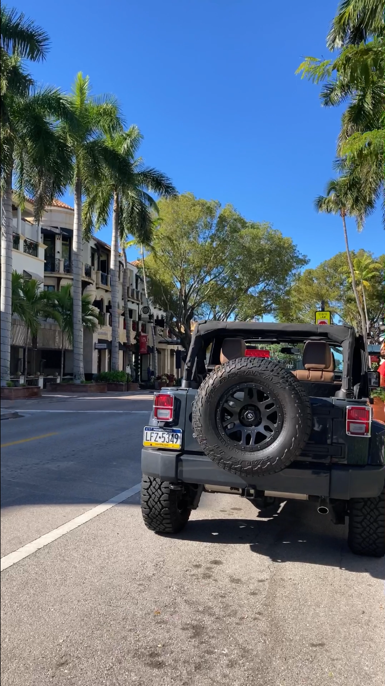 Jeep nera a Naples, Florida
