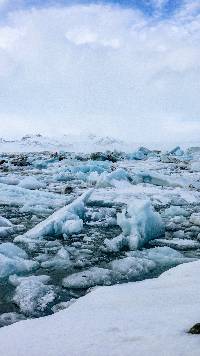 iceberg nel lago Jökulsárlón staccati dal ghiacciaio Vatnajökull in Islanda