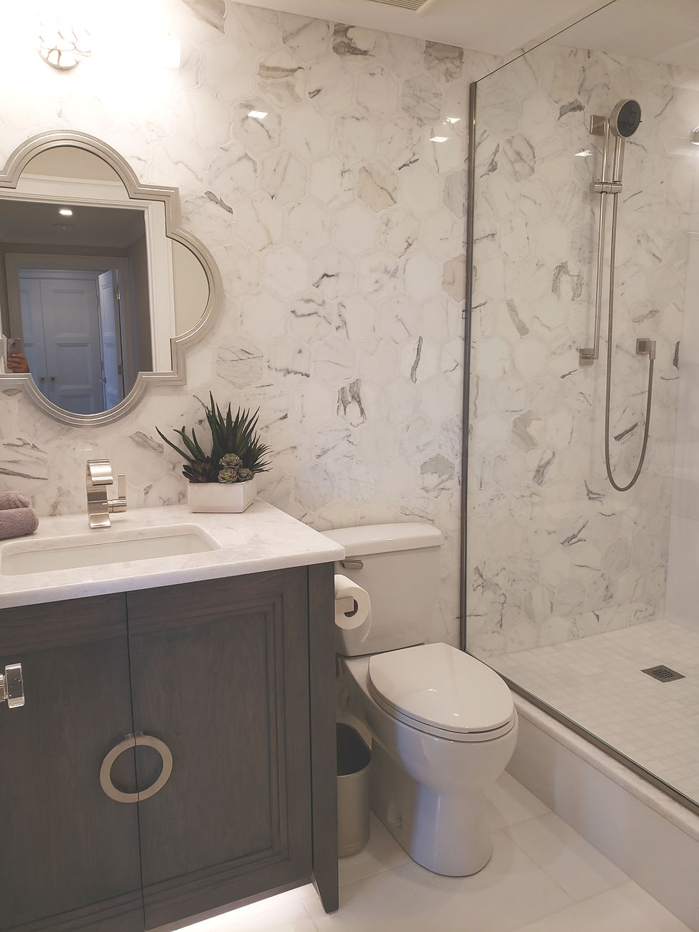 marble wall tiles in a modern bath and shower