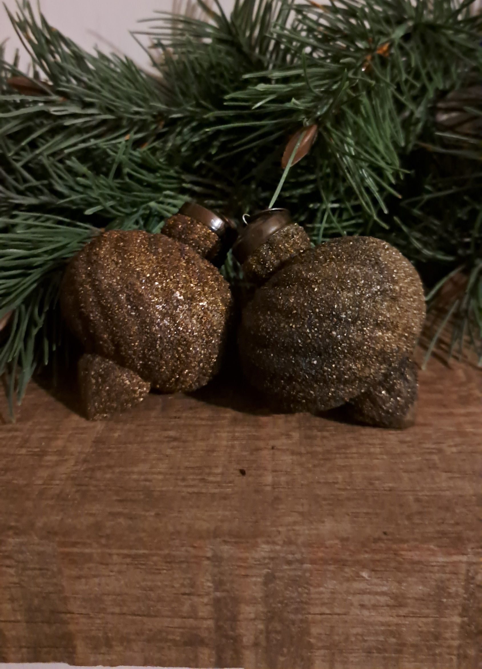 Kerstbal druppel in mooi donker bruin