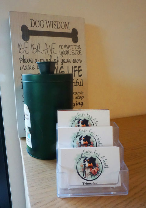 Visitekaartjes van Care Fur a Walk, de professionele honden- en kattentrimsalon in Geel.