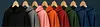 Assortiment comfortabele hoodies in verschillende kleuren op houten hangers – Bedrijfskleding en promotiekleding.