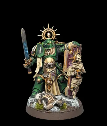 Capitaine dark angels avec bouclier relique warhammer 40k niveau tabletop plus style eavy metal peint par pint of paint marseille