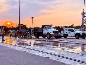 Cierre en Main Street por ruptura de tubería afecta tránsito en Newton