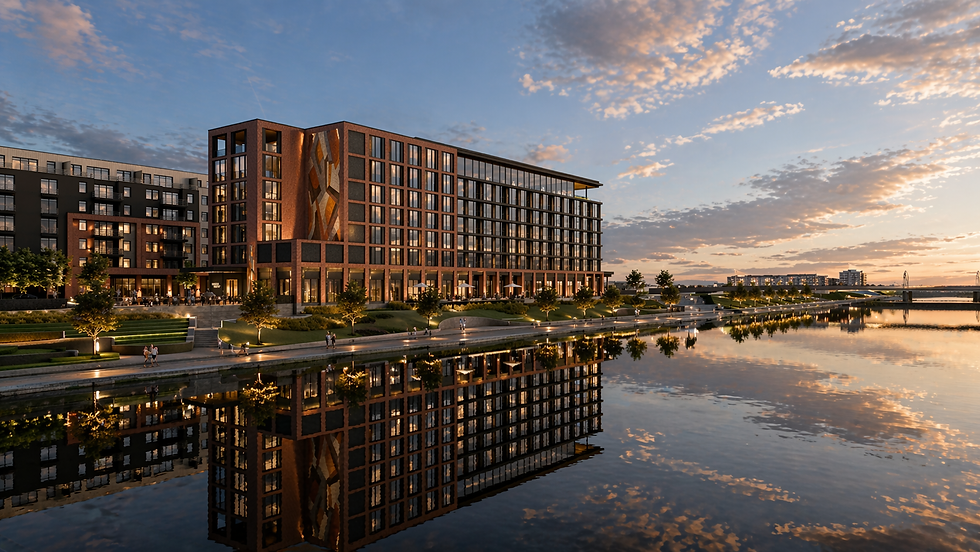 Edificio moderno junto al agua al atardecer, con reflejo en el lago, paseantes y cielo azul anaranjado.