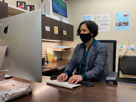 Profesora de WSU defiende legislación que garantiza que hospitales de Kansas utilicen intérpretes