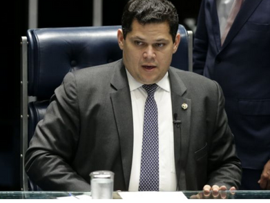 Alcolumbre decidirá sobre pedido de impeachment de Lewandowski