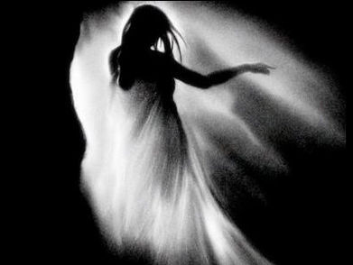 AS LENDÁRIAS MULHERES QUE DESAPARECIAM AO SOAR OS SINOS DA MEIA NOITE