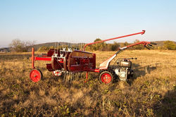 FPM 407 sa prevrtačem sijena