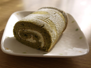抹茶のロールケーキ