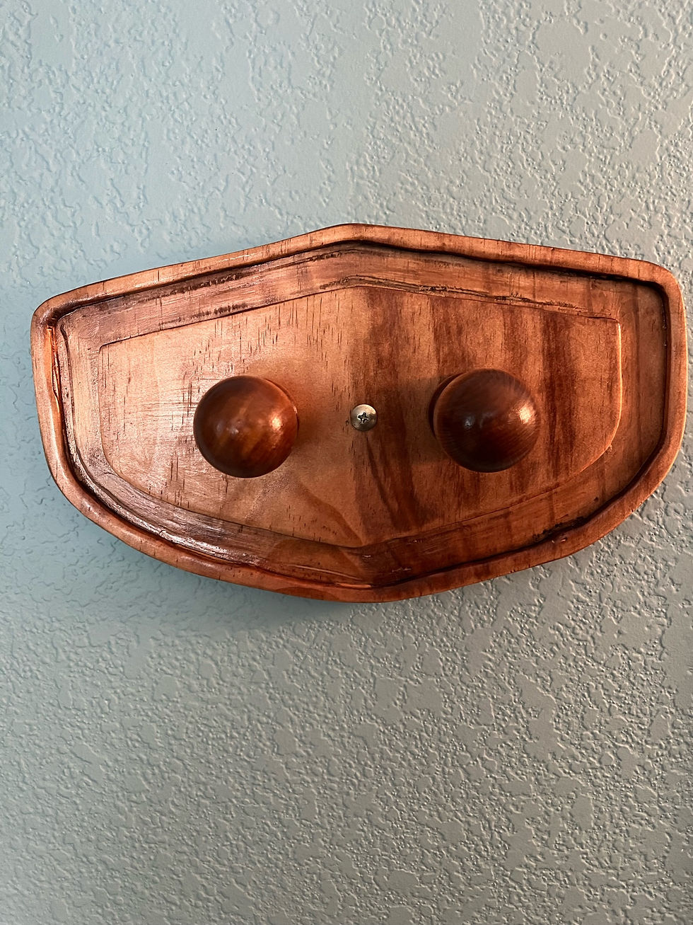 Plaque Perfect: The Elegant Display Holder