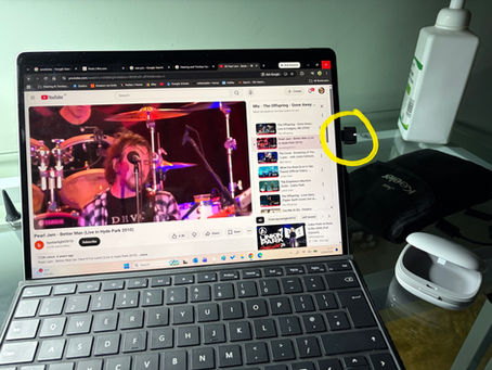 Auracast Dongle plugged into Laptop
