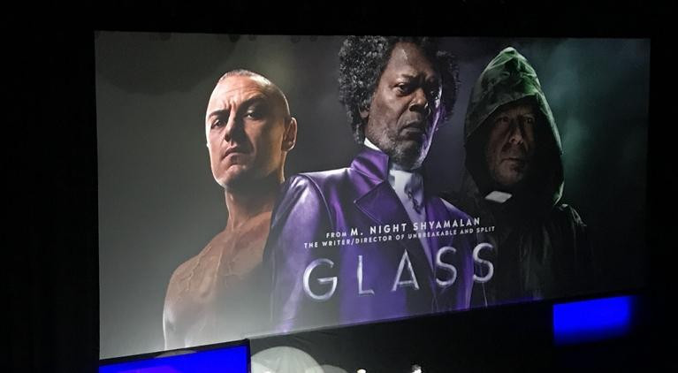 O filem Glass, do diretor M. Night Shyamalan, ganhou sua primeira imagem oficial. (Imagem: Brandon Davis / ComicBook.com)