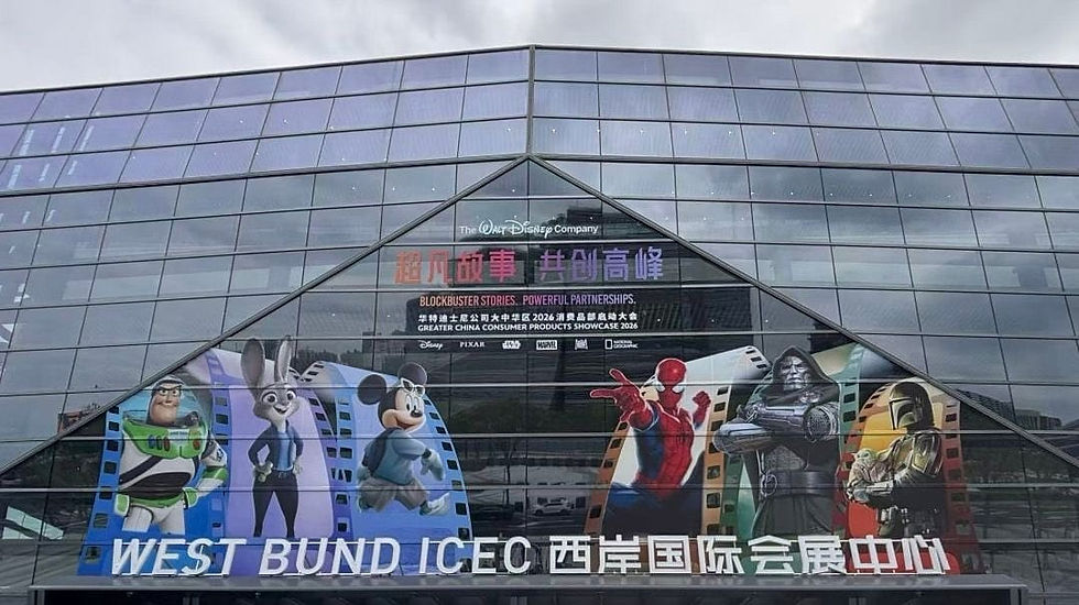Arte promocional oficial do Doutor Destino em Avengers: Doomsday revelada na Disney 2026 Merchandise Expo na China.