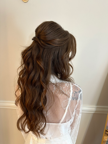 destination wedding hair
Cleveland wedding hair
Wedding hair in Cleveland Ohio, Half up hairstyle
Cleveland Wedding Makeup
Europe wedding hair
Professional Hair stylist